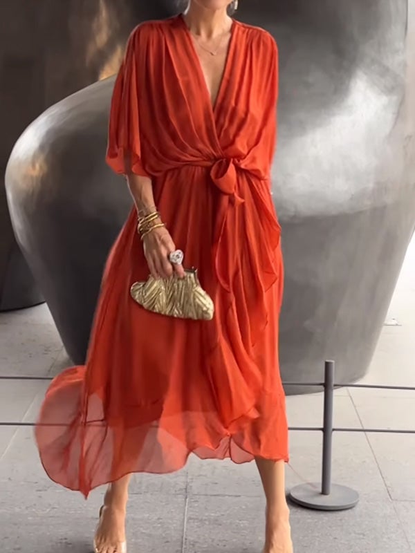 Stylowa i elegancka sukienka maxi w dekolcie
