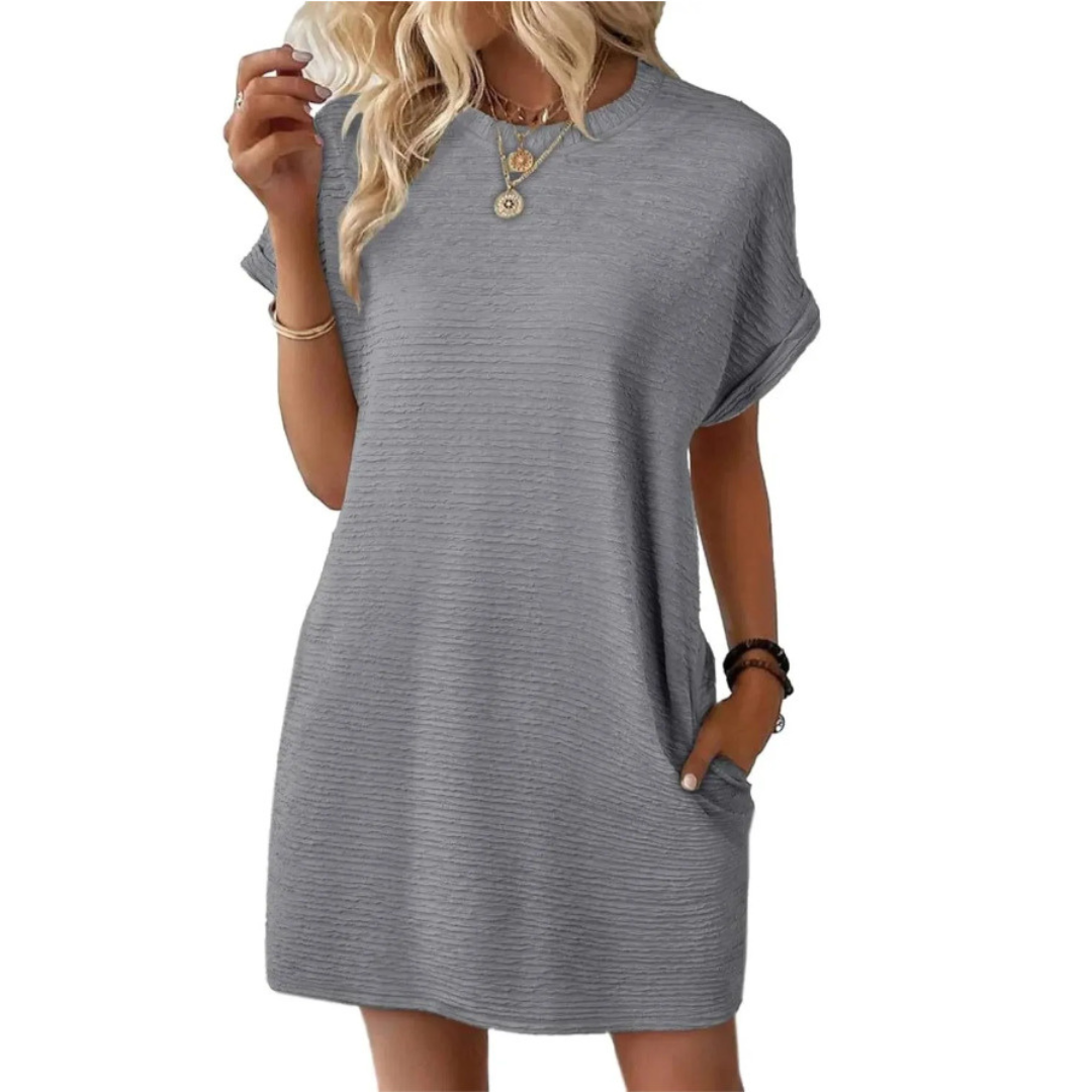 Abito estivo minimalista elegante e confortevole per donna