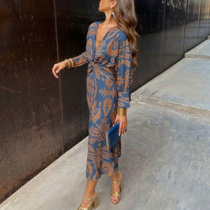 Abito midi fluido da donna elegante con stampa e scollo a V