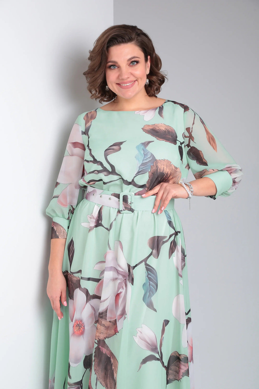 Abito elegante floreale lungo e fluido per donna