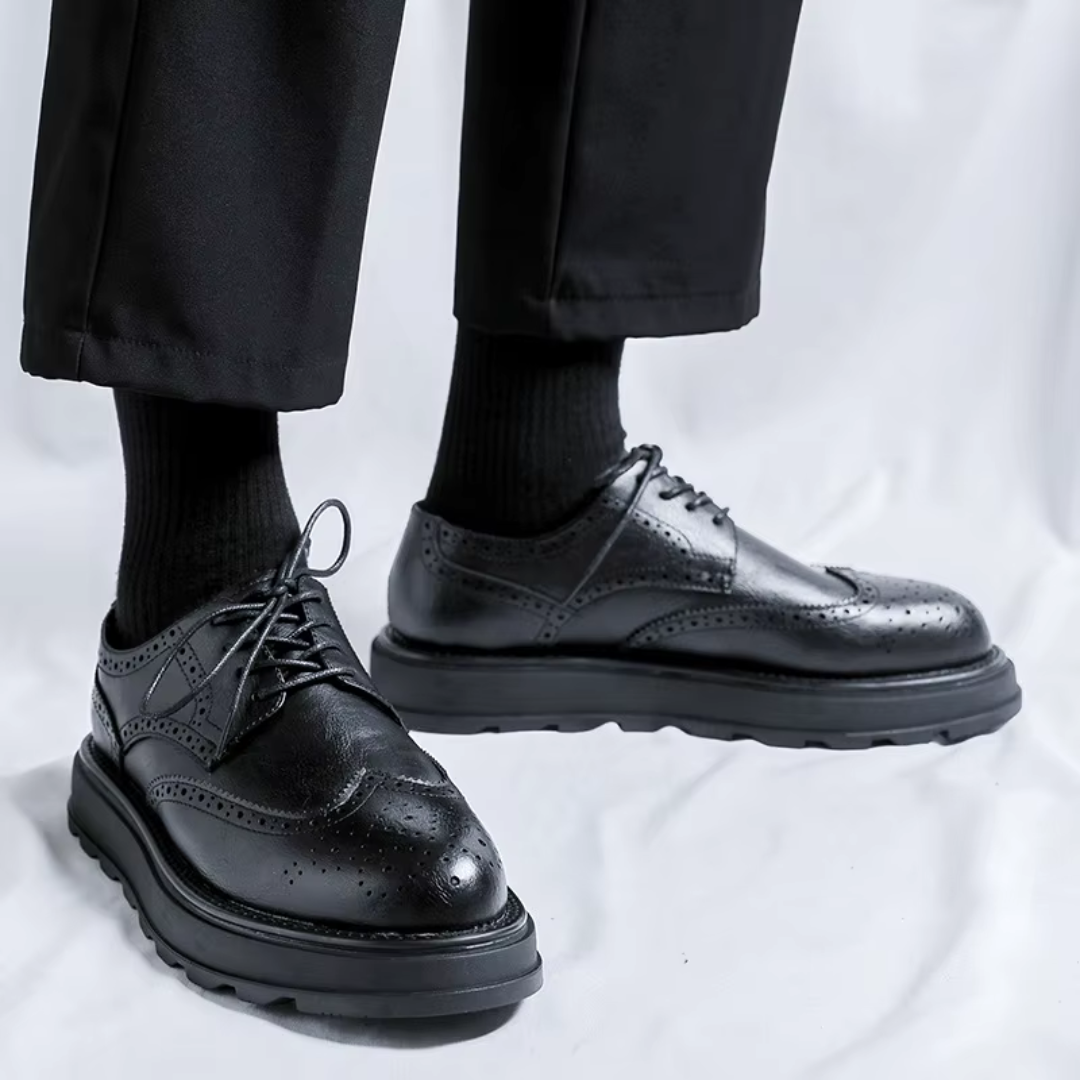 Scarpe uomo eleganti strutturate con lacci e suola stabile