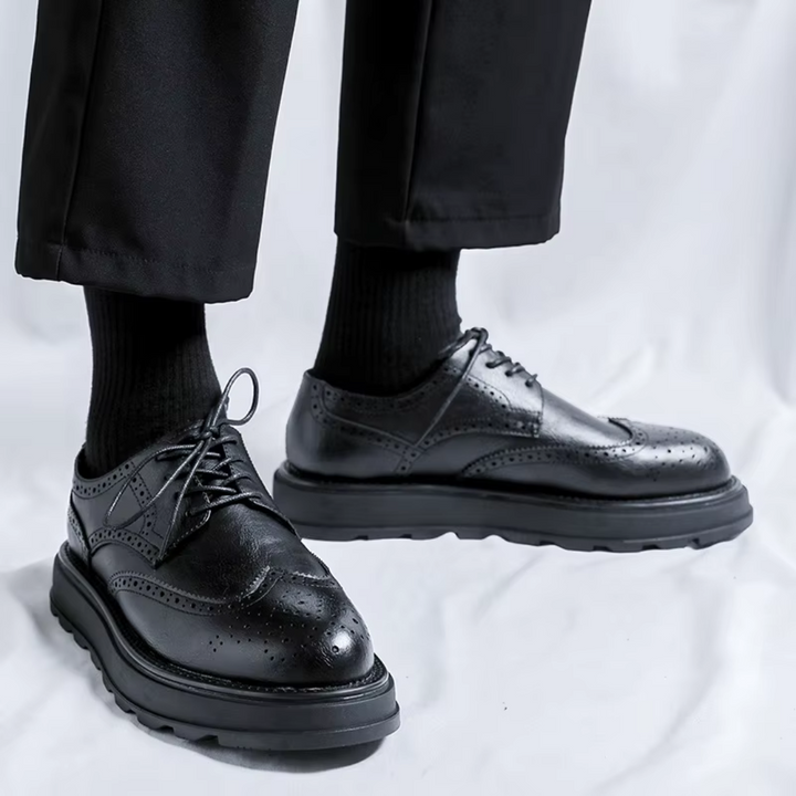 Scarpe uomo eleganti strutturate con lacci e suola stabile