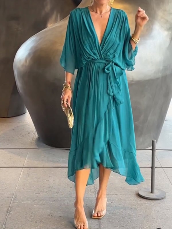 Stylowa i elegancka sukienka maxi w dekolcie