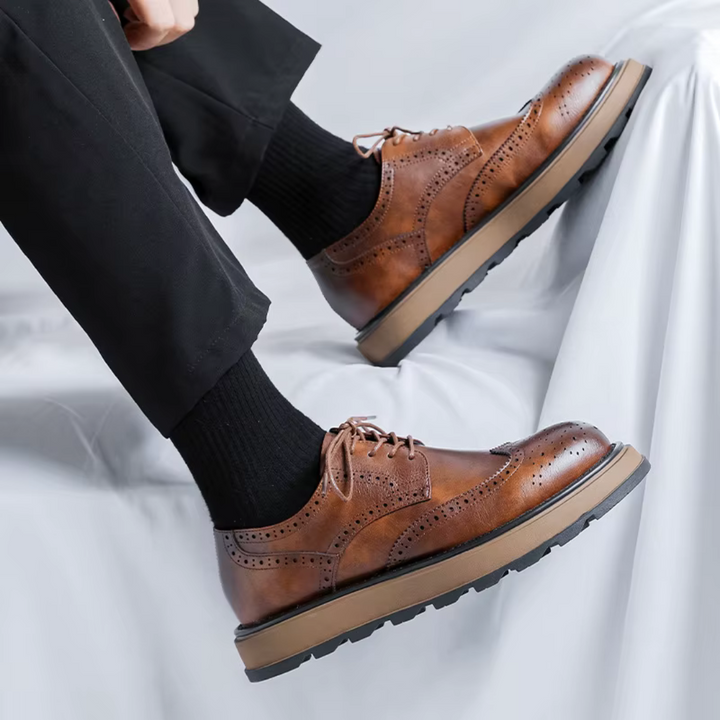 Scarpe uomo eleganti strutturate con lacci e suola stabile