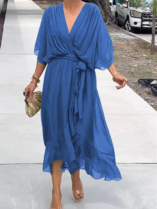 Stylowa i elegancka sukienka maxi w dekolcie