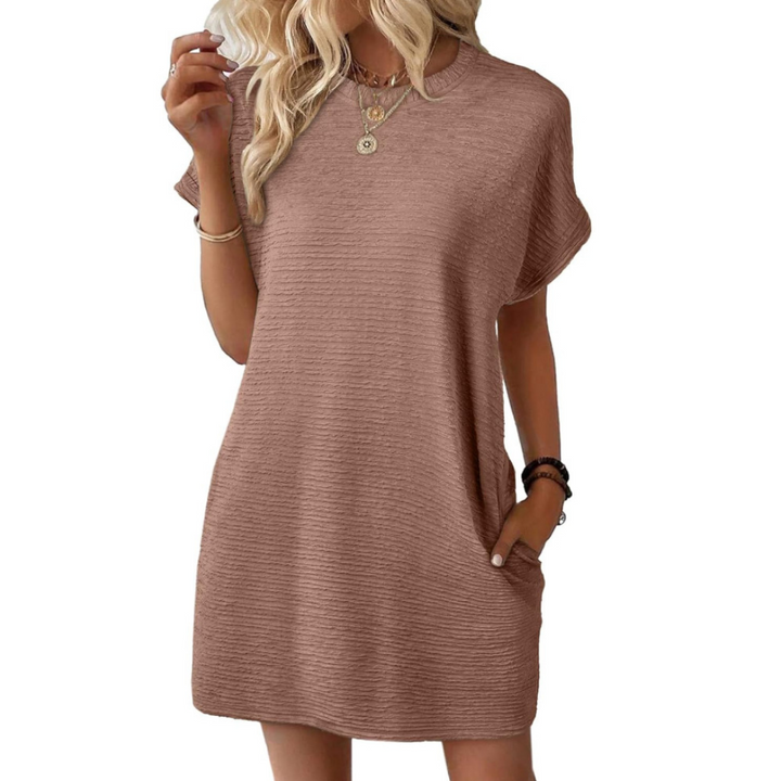 Abito estivo minimalista elegante e confortevole per donna