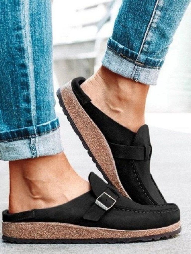 Zoccoli comfort in stile suede con fibbia regolabile per donna