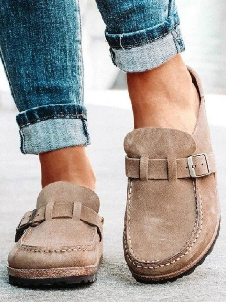 Zoccoli comfort in stile suede con fibbia regolabile per donna