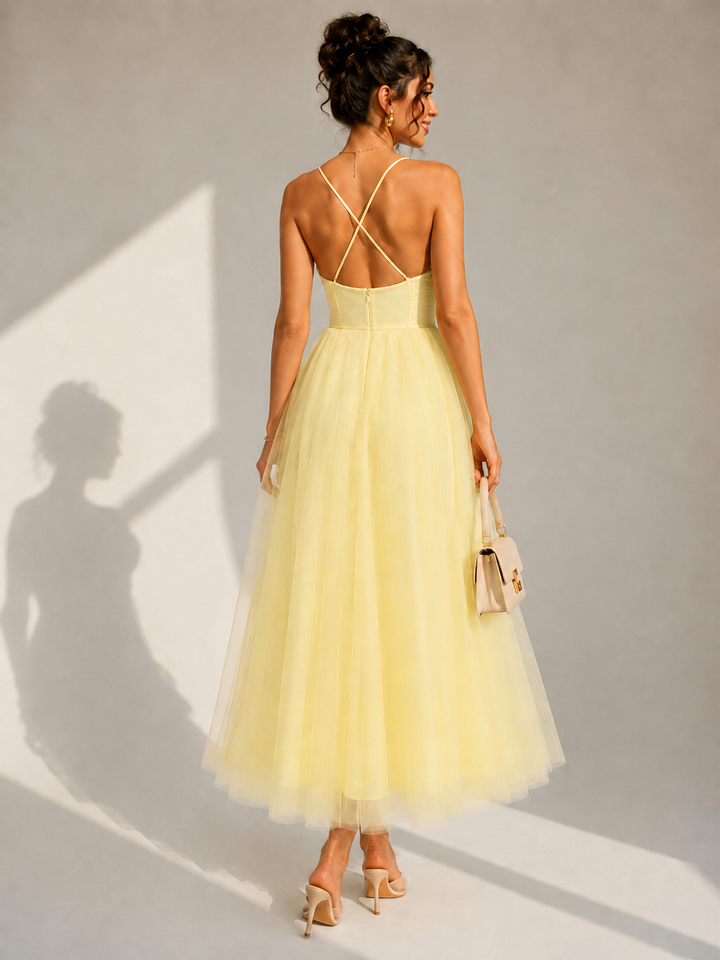 Abito midi elegante in tulle con schiena scoperta