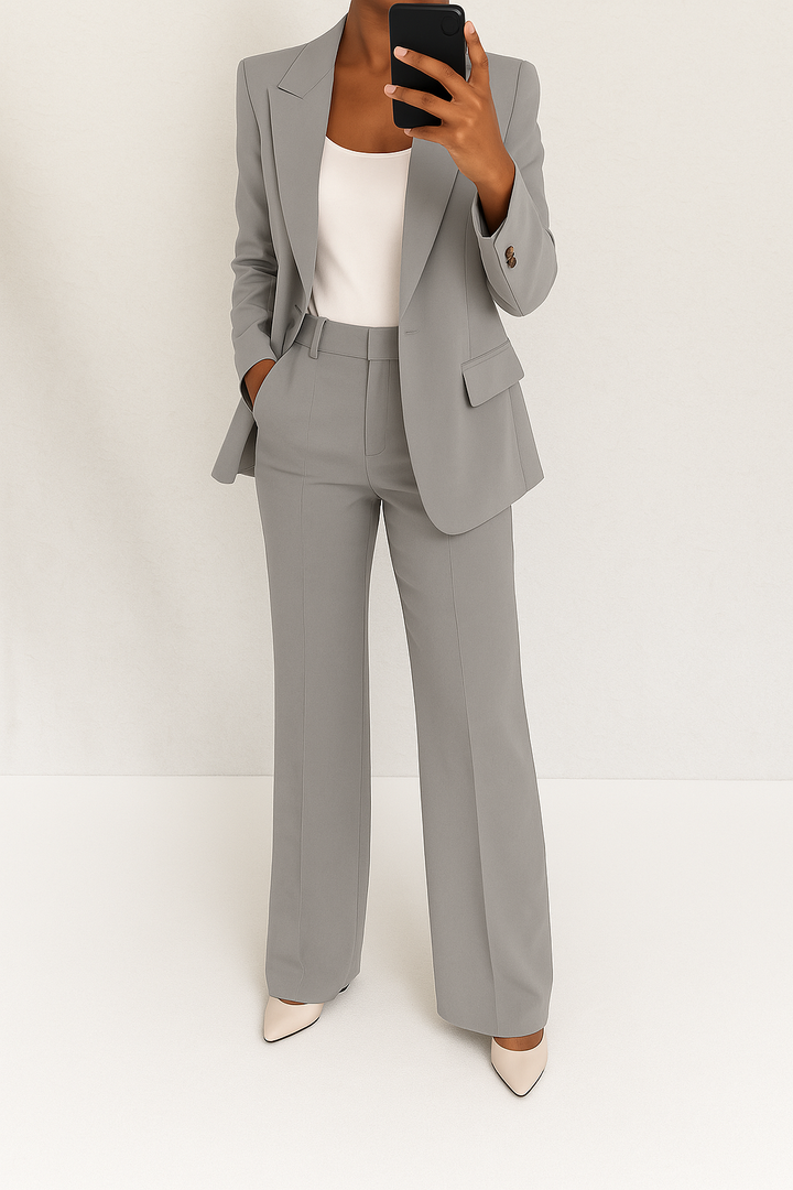 Completo elegante da donna due pezzi con giacca e pantalone
