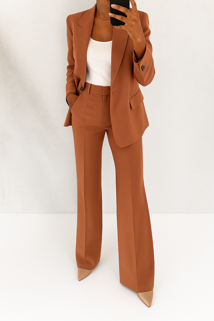 Completo elegante da donna due pezzi con giacca e pantalone