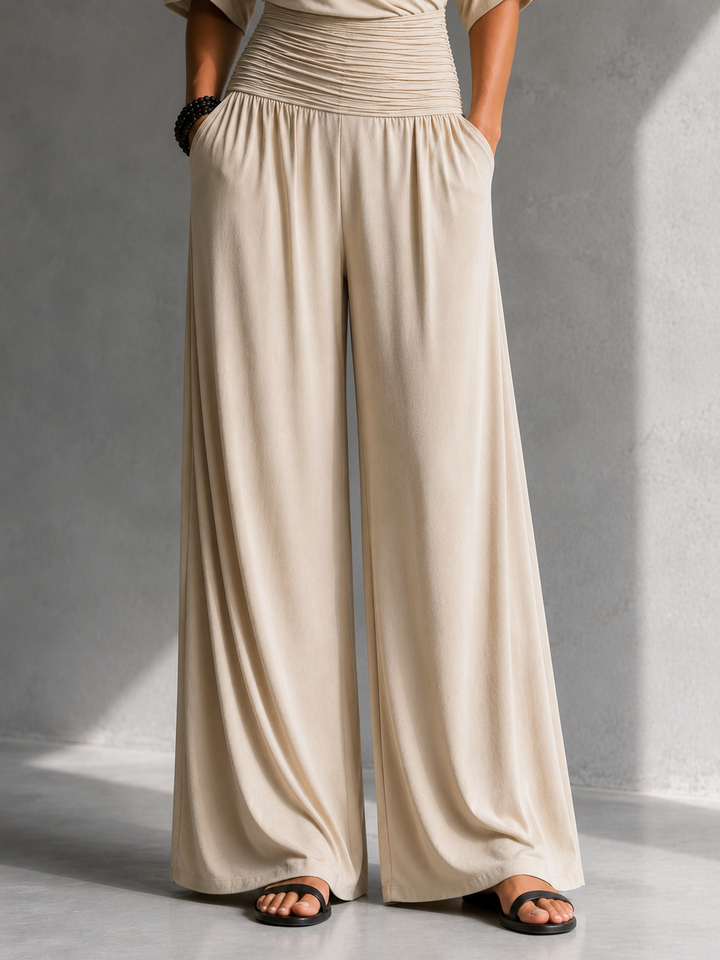 Tuta donna elegante con pantaloni palazzo e scollo a V