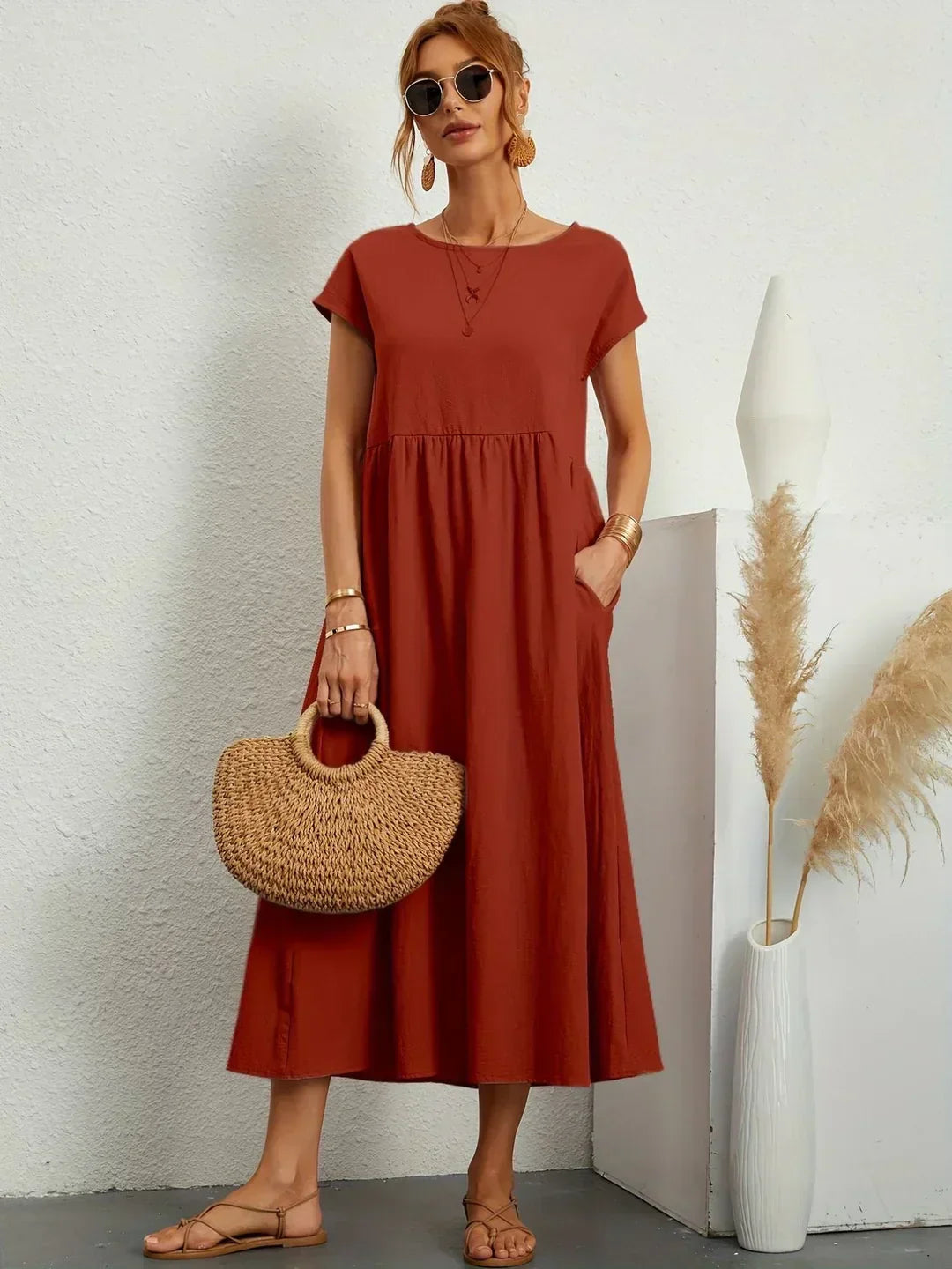 Abito midi elegante fluido e senza tempo per donna