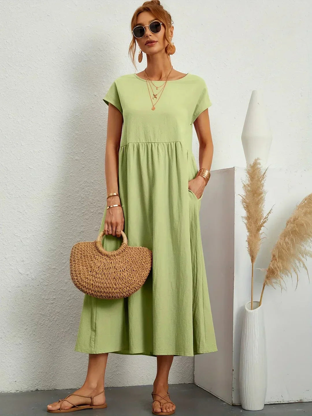 Abito midi elegante fluido e senza tempo per donna