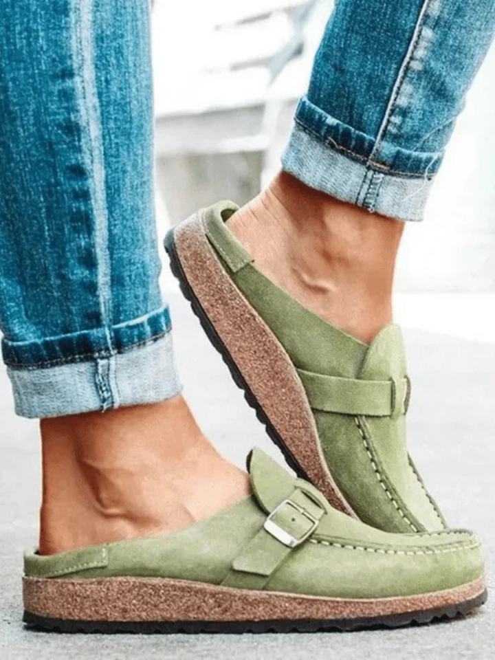 Zoccoli comfort in stile suede con fibbia regolabile per donna