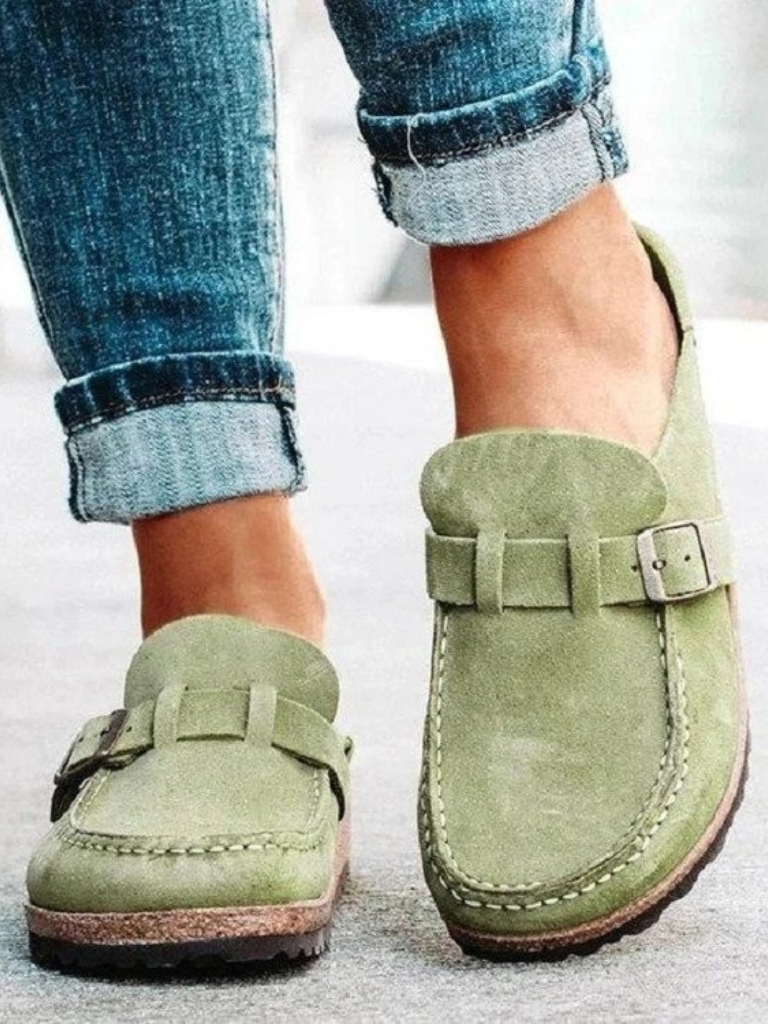 Zoccoli comfort in stile suede con fibbia regolabile per donna