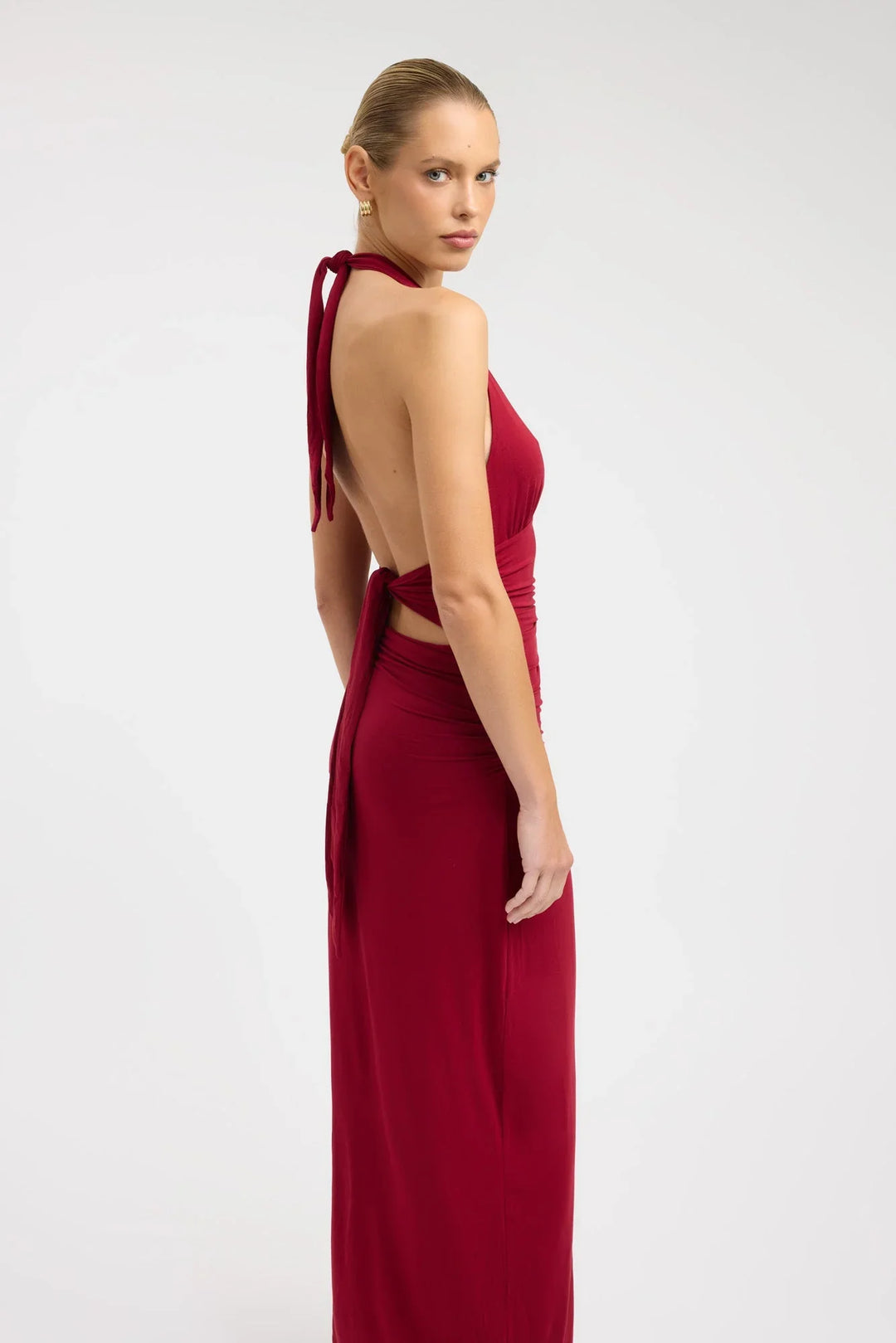 Abito lungo rosso elegante donna aderente con schiena scoperta