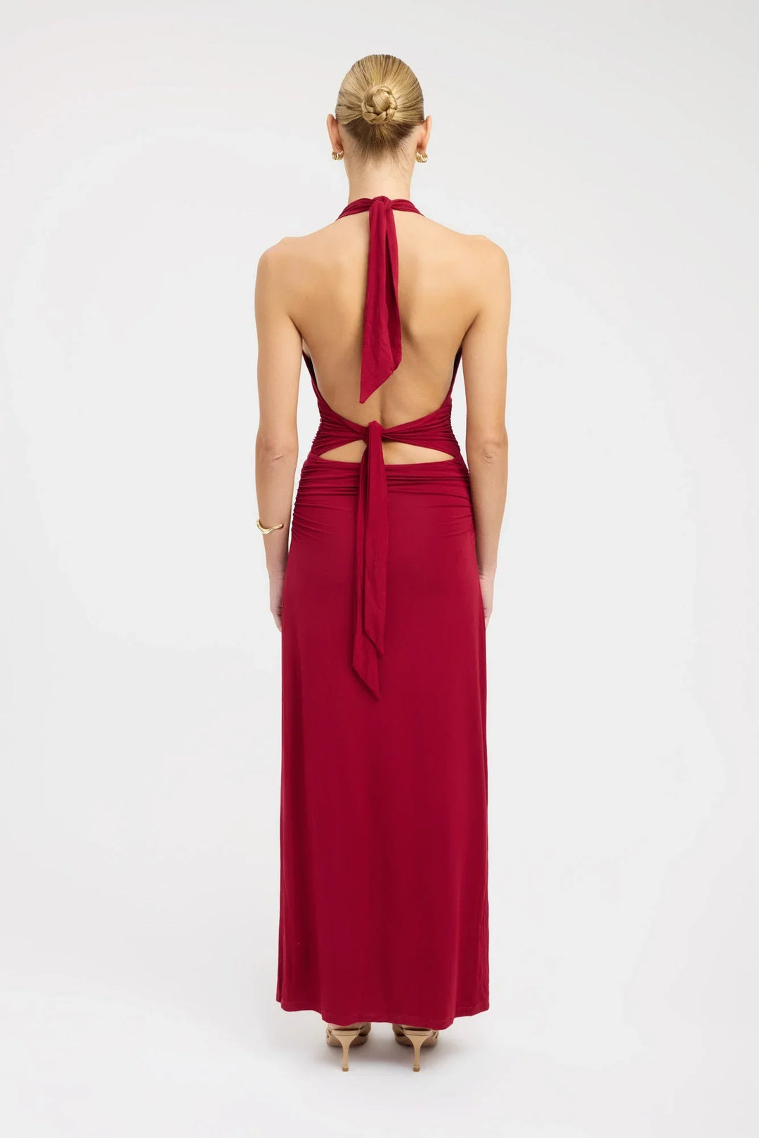 Abito lungo rosso elegante donna aderente con schiena scoperta