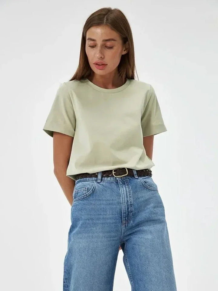 T-shirt donna in cotone 100% essenziale e versatile
