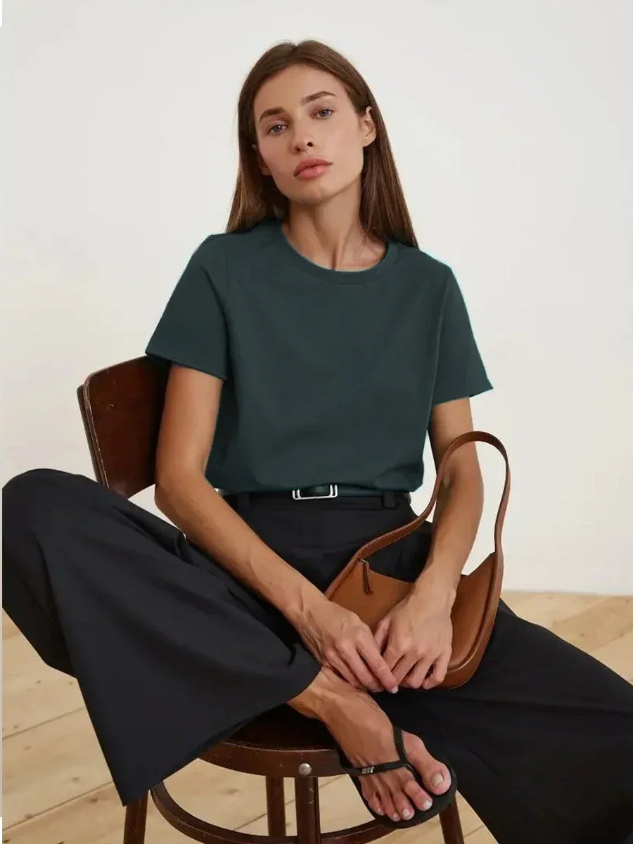 T-shirt donna in cotone 100% essenziale e versatile