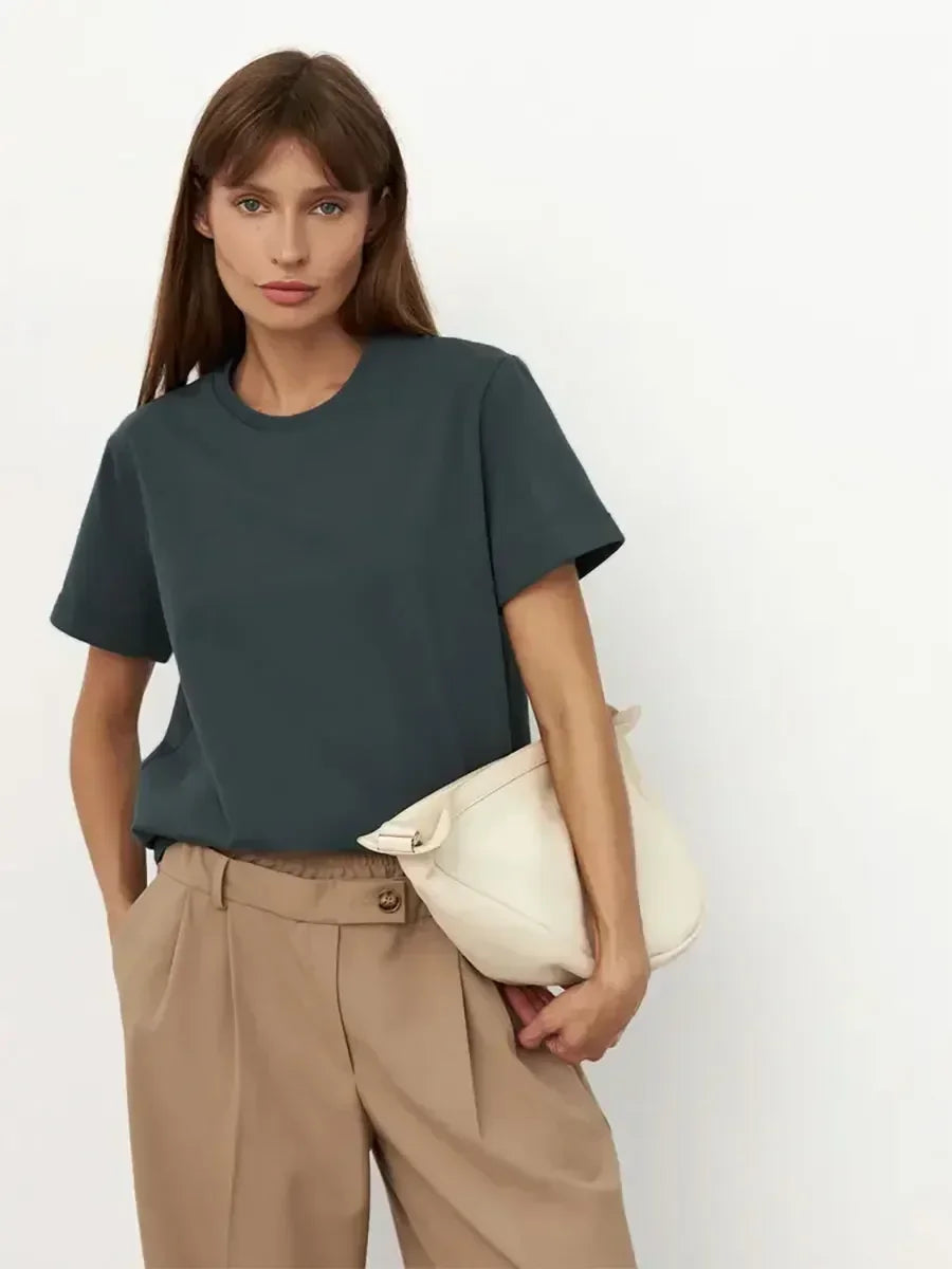 T-shirt donna in cotone 100% essenziale e versatile