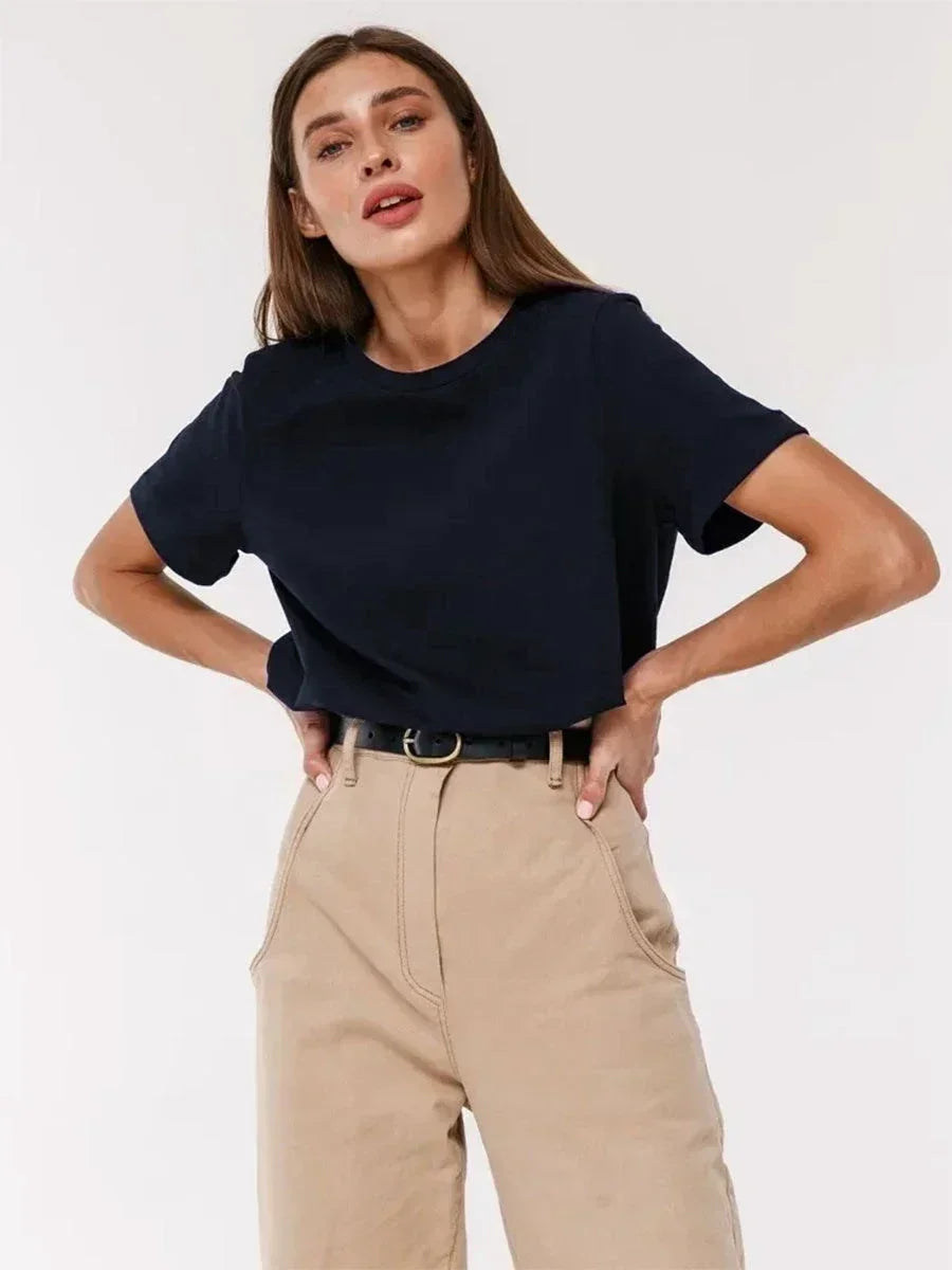 T-shirt donna in cotone 100% essenziale e versatile