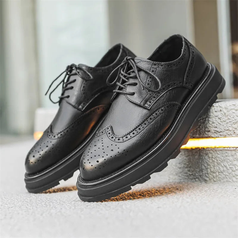 Scarpe uomo eleganti strutturate con lacci e suola stabile