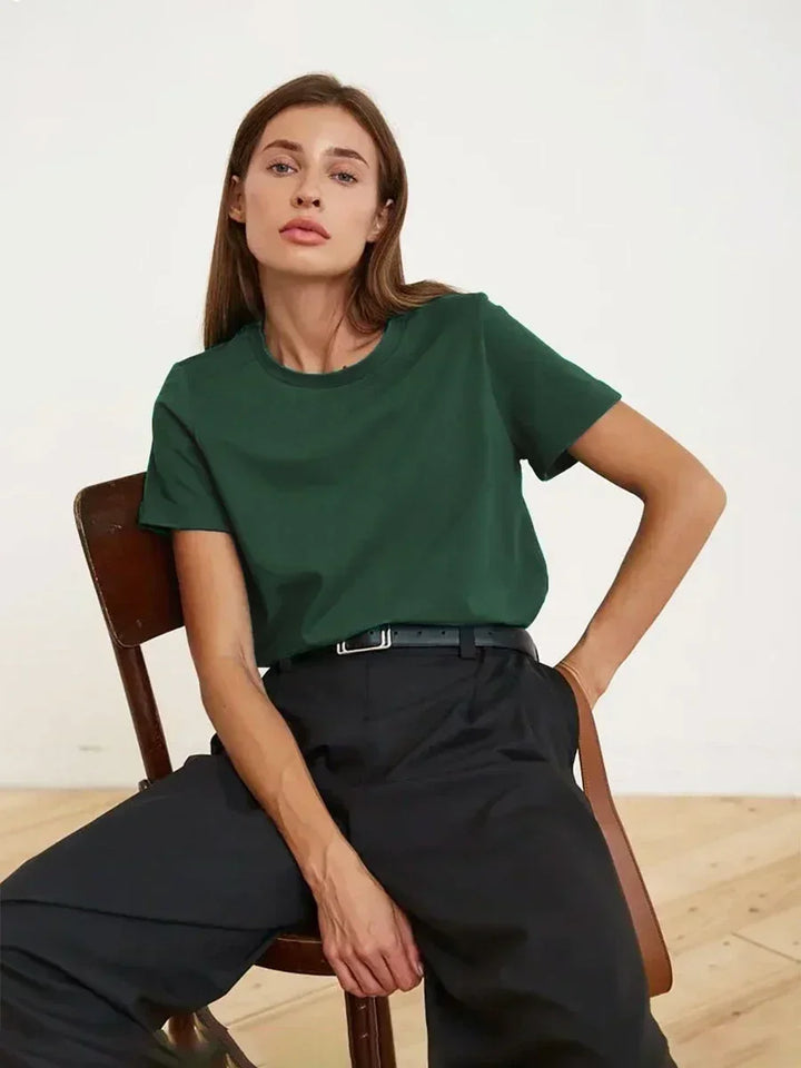 T-shirt donna in cotone 100% essenziale e versatile