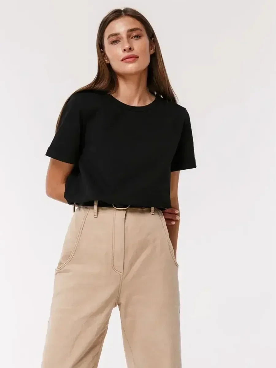 T-shirt donna in cotone 100% essenziale e versatile