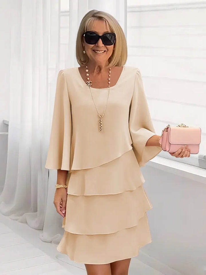 Abito elegante fluido con volant per donna