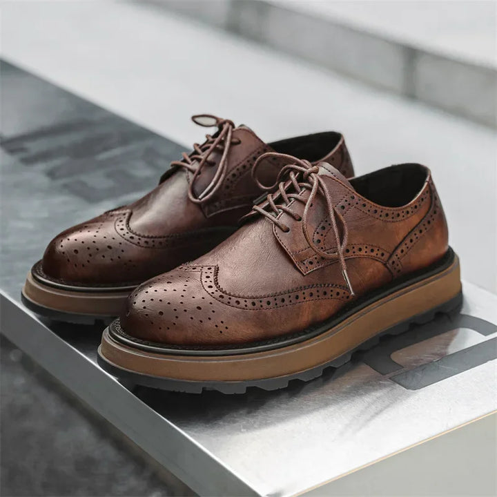 Scarpe uomo eleganti strutturate con lacci e suola stabile