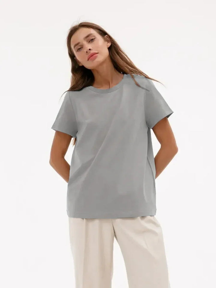 T-shirt donna in cotone 100% essenziale e versatile
