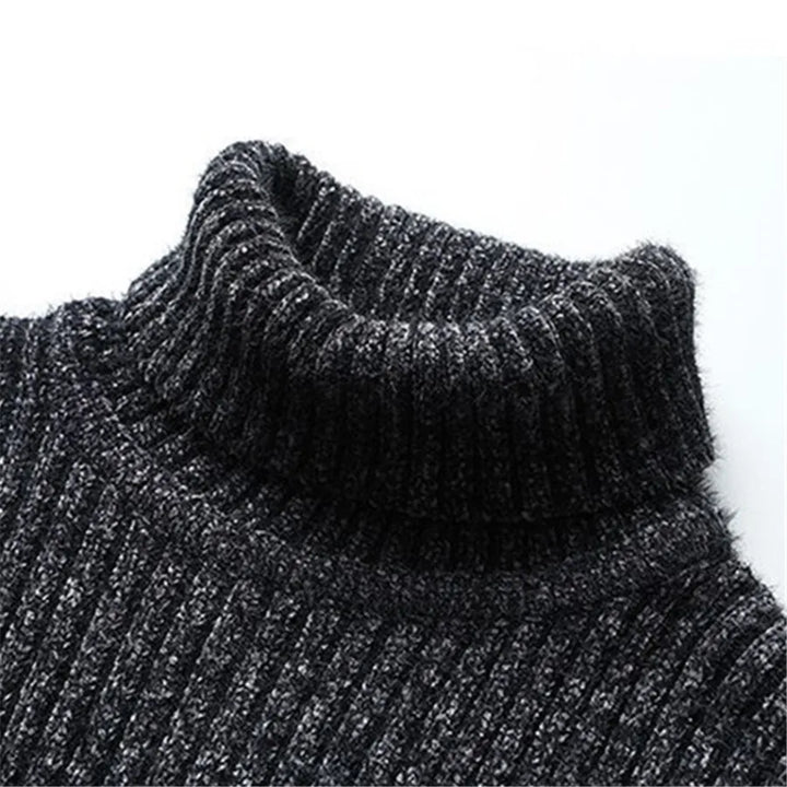 Maglione uomo dolcevita strutturato caldo e aderente