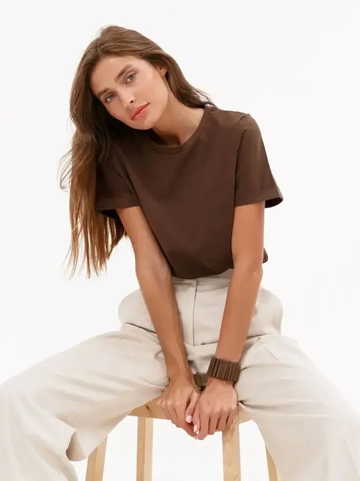 T-shirt donna in cotone 100% essenziale e versatile