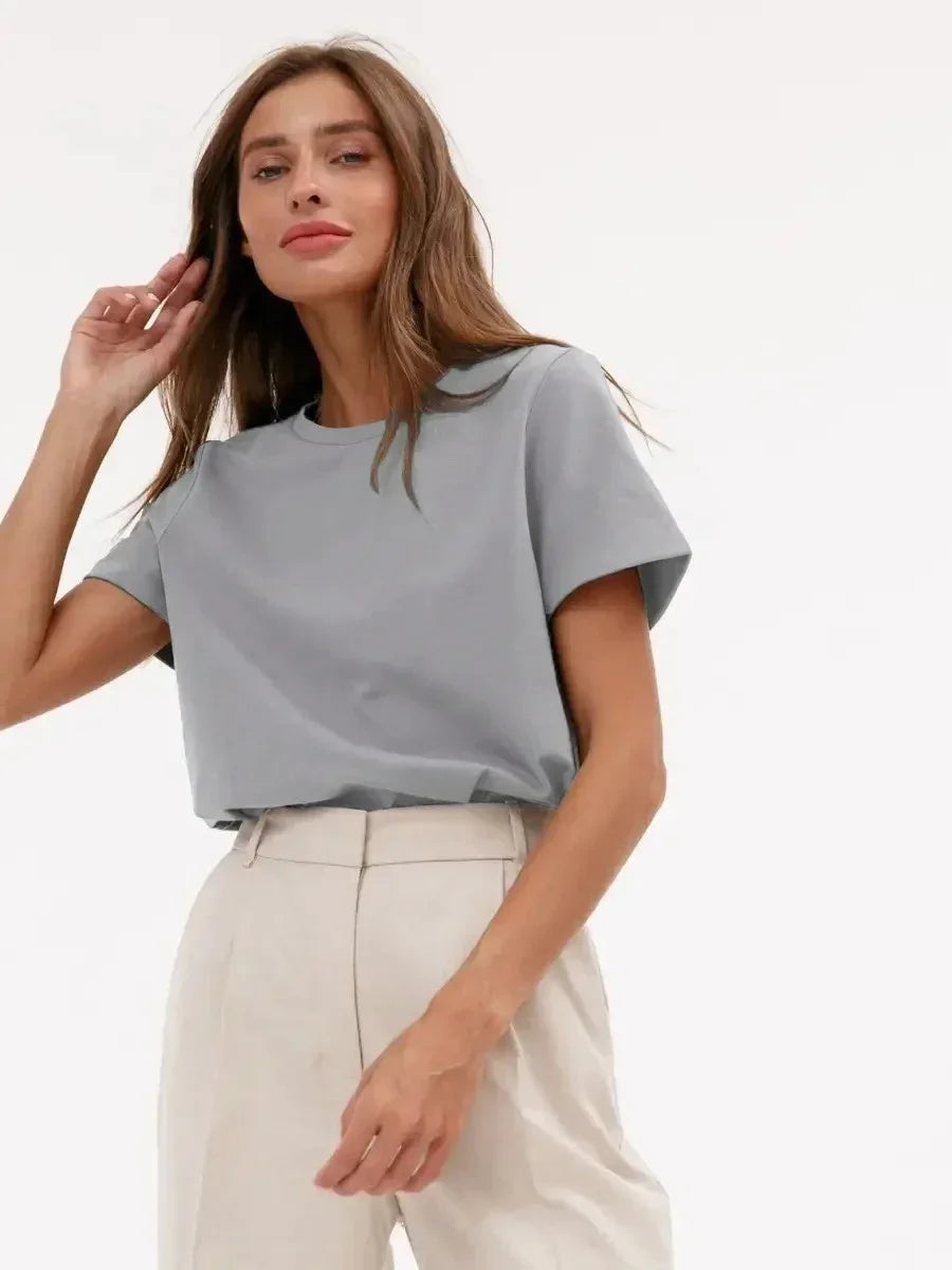 T-shirt donna in cotone 100% essenziale e versatile