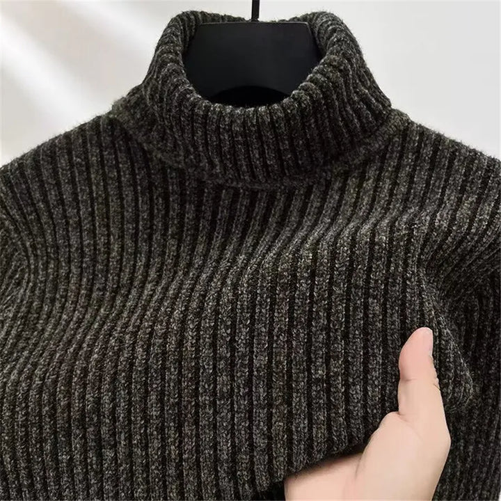 Maglione uomo dolcevita strutturato caldo e aderente
