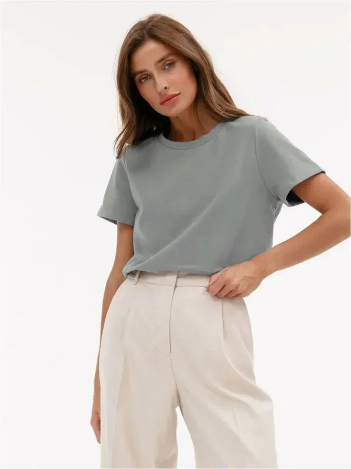 T-shirt donna in cotone 100% essenziale e versatile