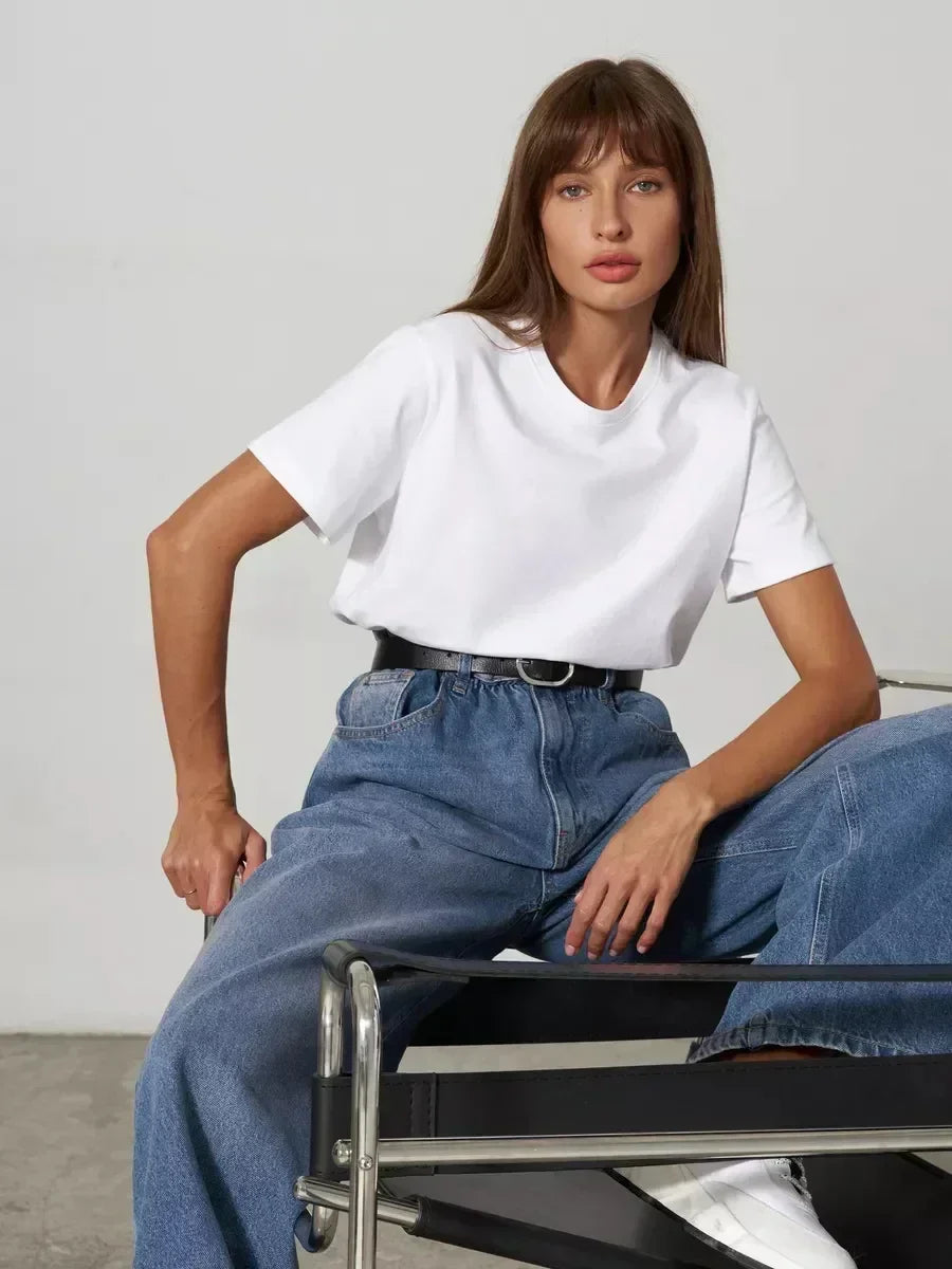 T-shirt donna in cotone 100% essenziale e versatile