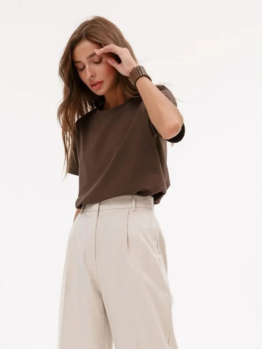 T-shirt donna in cotone 100% essenziale e versatile