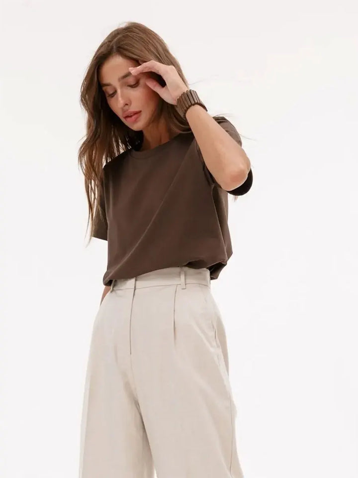 T-shirt donna in cotone 100% essenziale e versatile