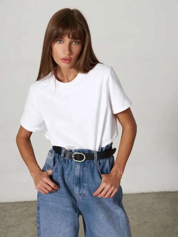 T-shirt donna in cotone 100% essenziale e versatile