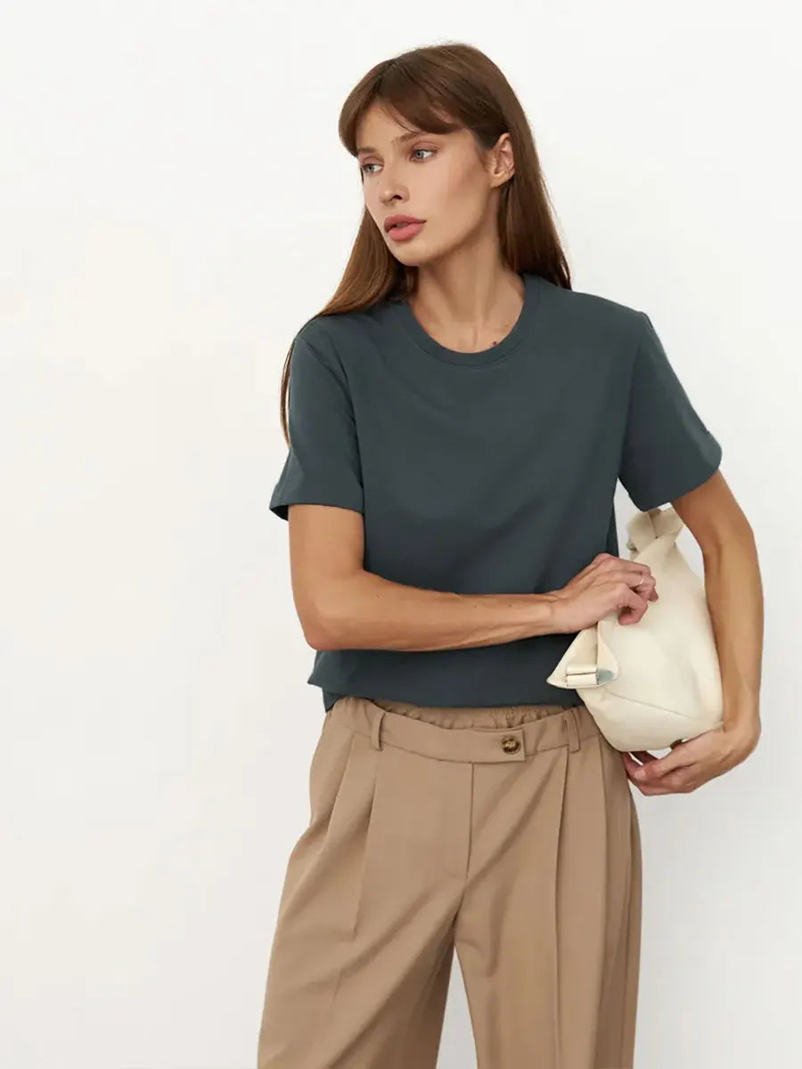 T-shirt donna in cotone 100% essenziale e versatile