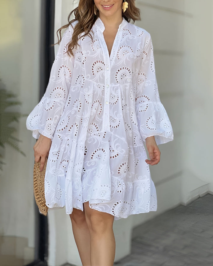 Abito estivo da donna elegante con scollo a V