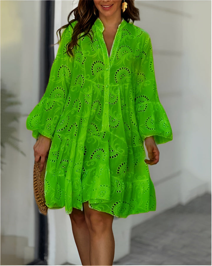 Abito estivo da donna elegante con scollo a V