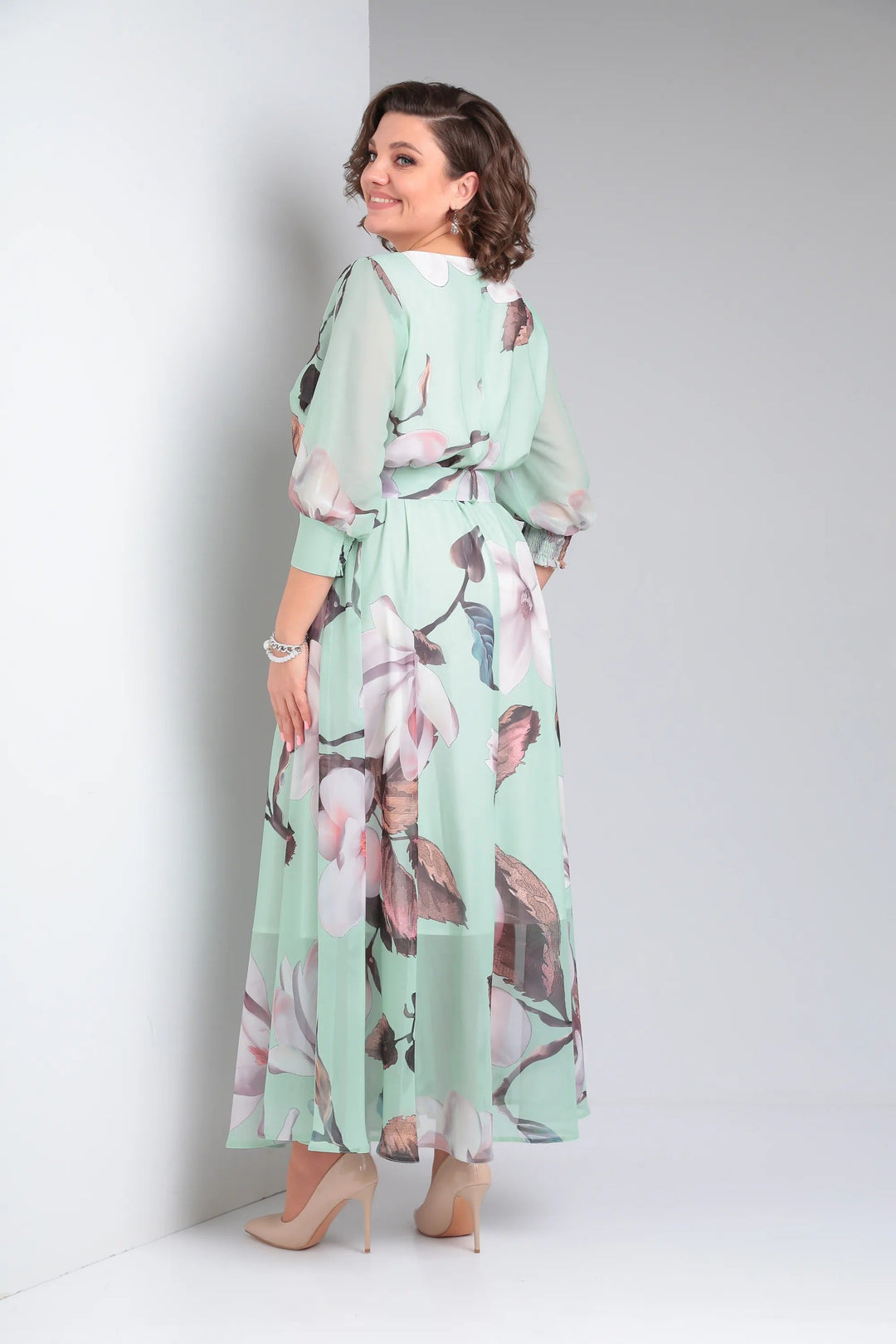 Abito elegante floreale lungo e fluido per donna