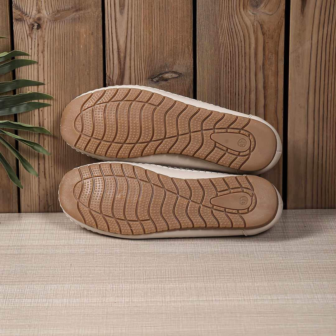Scarpe slip-on traforate eleganti e confortevoli per donna
