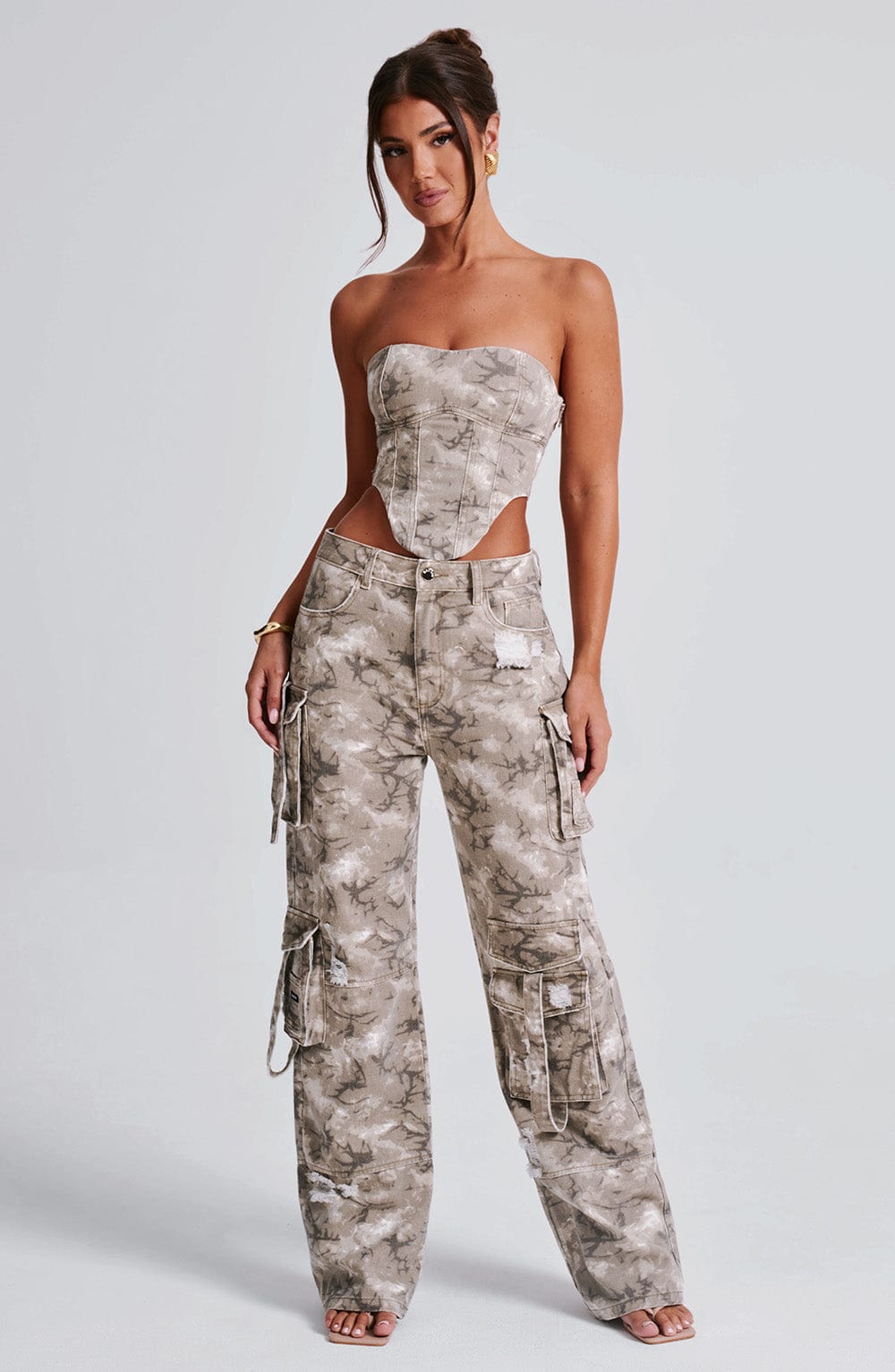Pantaloni cargo donna in denim camouflage oversize a vita alta