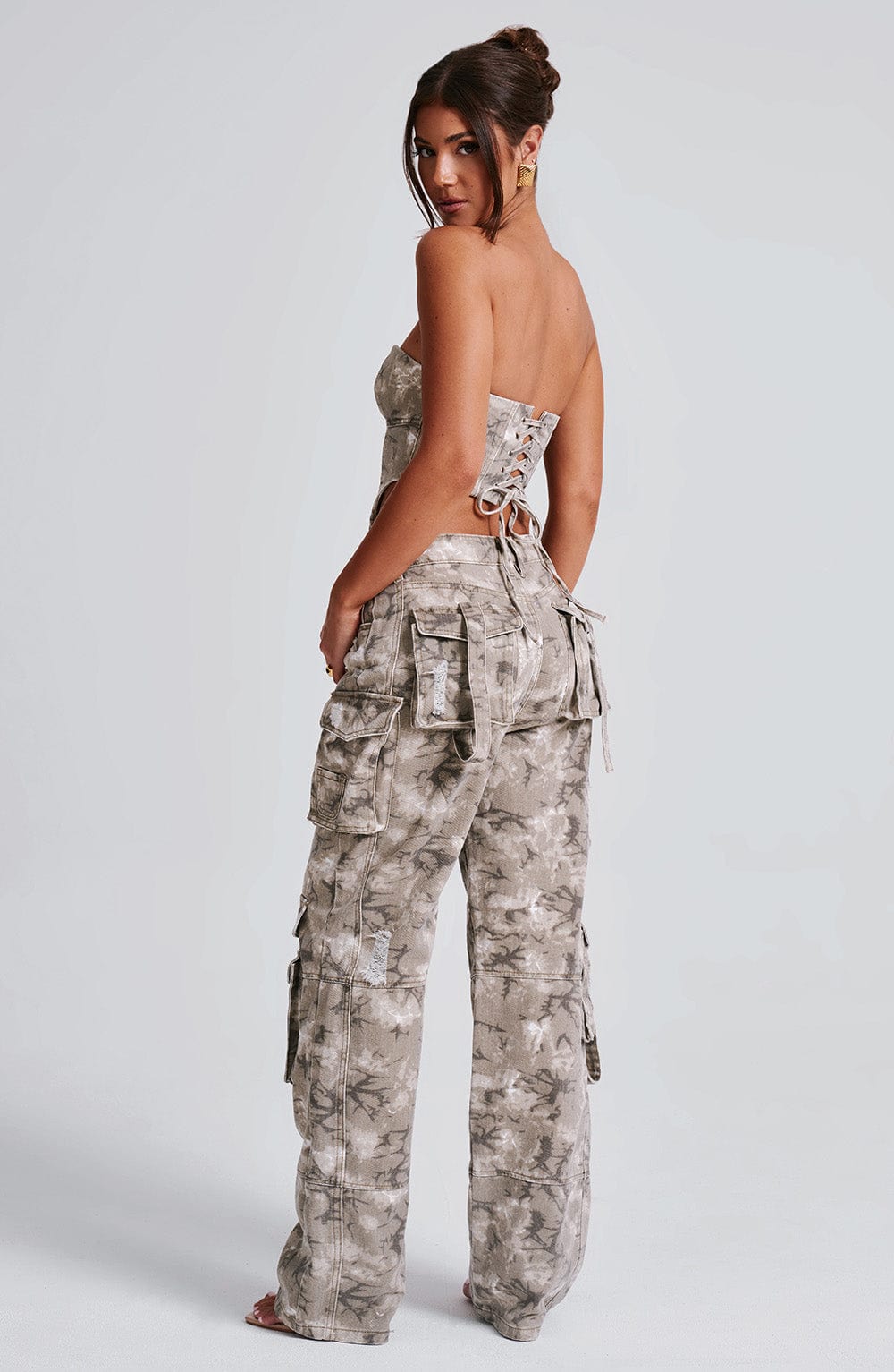 Pantaloni cargo donna in denim camouflage oversize a vita alta