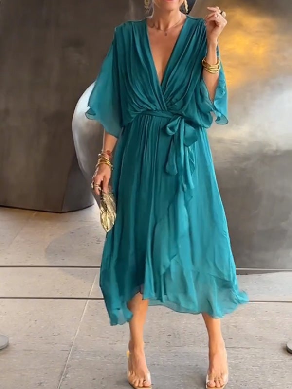Stylowa i elegancka sukienka maxi w dekolcie