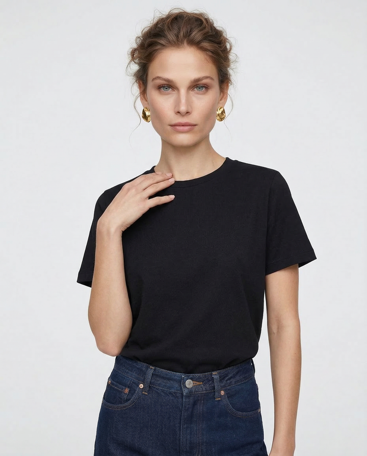 T-shirt donna in cotone 100% essenziale e versatile